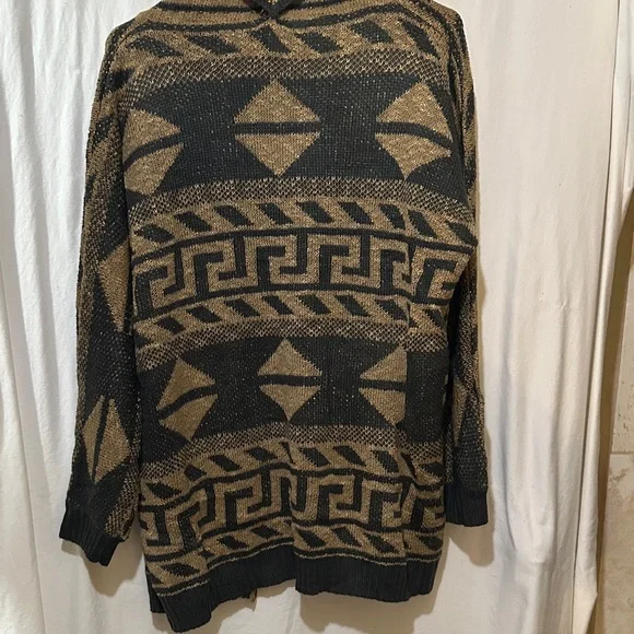 A Peach Chic Geometric Black and Tan Cardigan - Picture 3 of 6